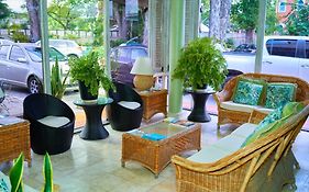 Tropical Sunset Beach Apartment Hotel